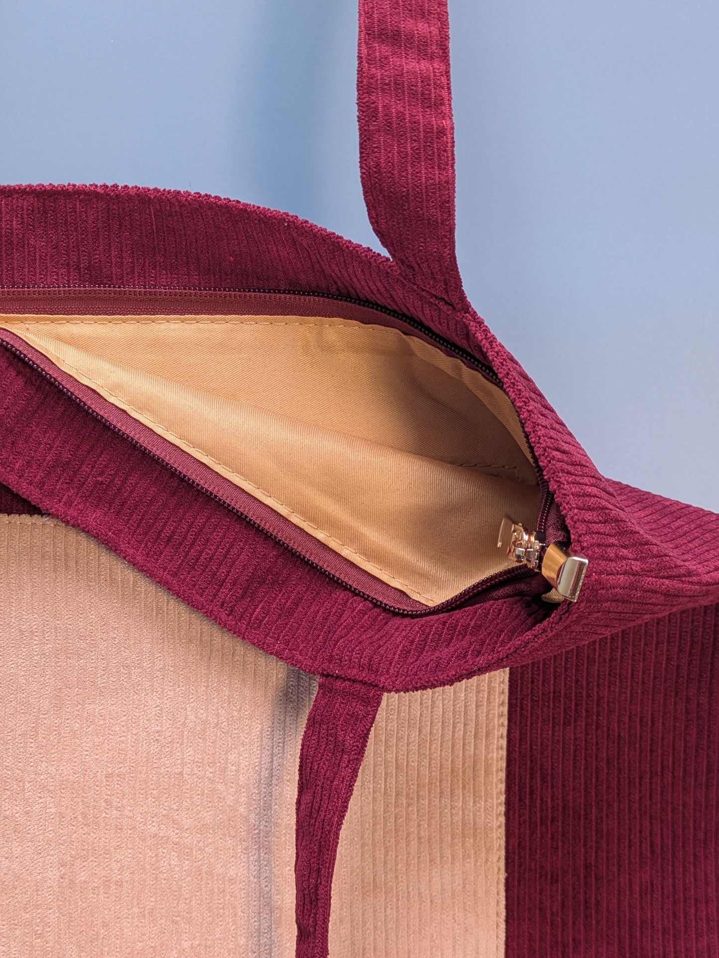 Vinoria – Burgundy and Beige Corduroy Tote