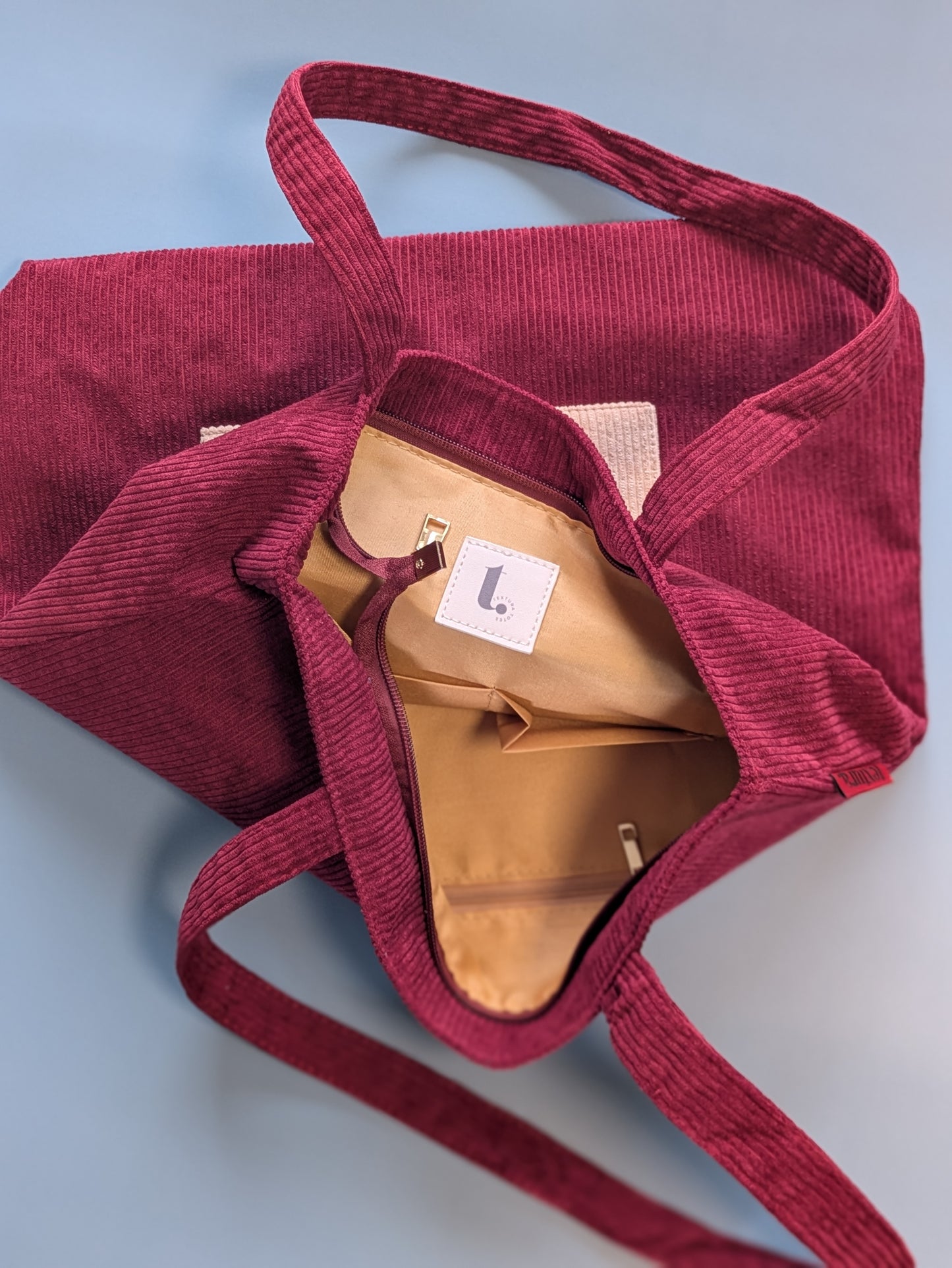 Vinoria – Burgundy and Beige Corduroy Tote